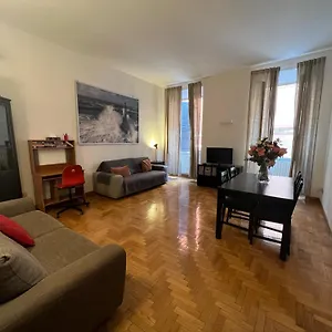https://apt-charming.it-romehotels.com